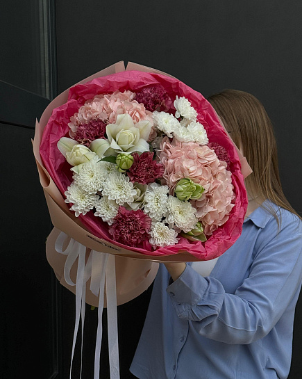 Bouquet with a bright accent with delivery to Astana