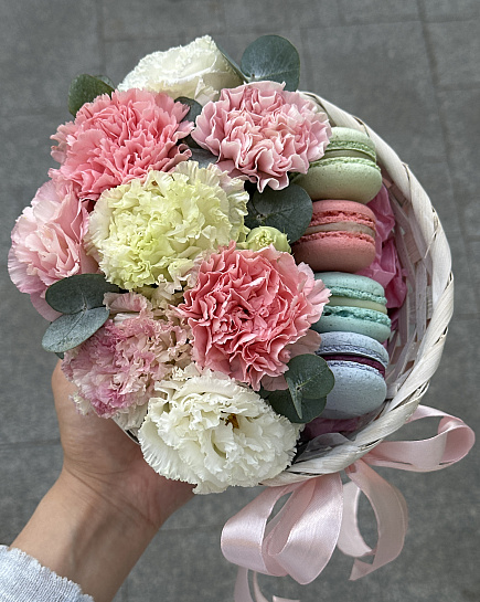Сладкий комплимент с макаронс with delivery to Astana