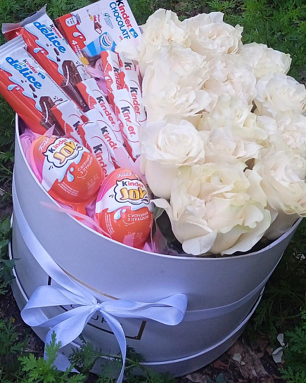 Bouquet of Box of 15 roses with sweets flowers delivered to Aktau