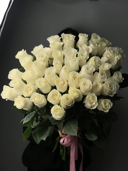 Элегантные высокие белые розы 80 см