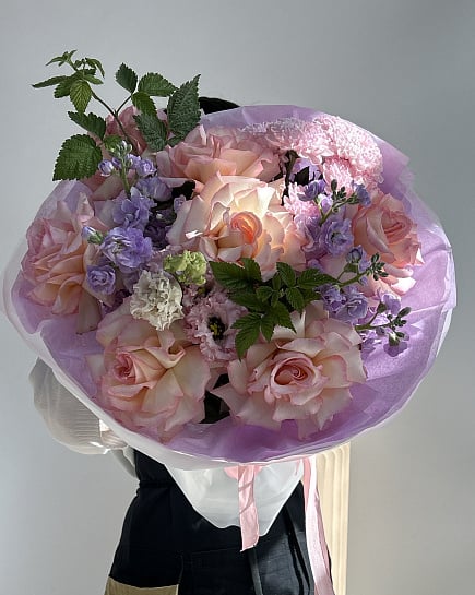 Большой круглый букет с розами with delivery to Астане