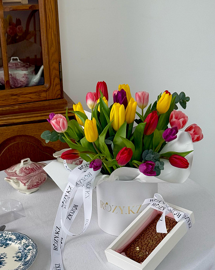 Combo tulips in a box S with Dubai chocolate with delivery to Astana