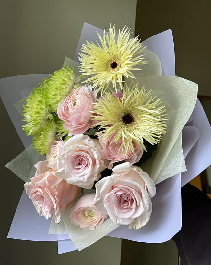 Пастельный микс с ранункулюсами и герберами с доставкой по Астане