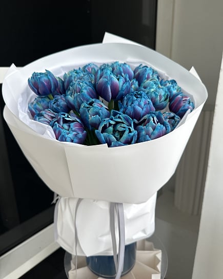Синие пионовидные тюльпаны в стильной упаковке с доставкой по Астане