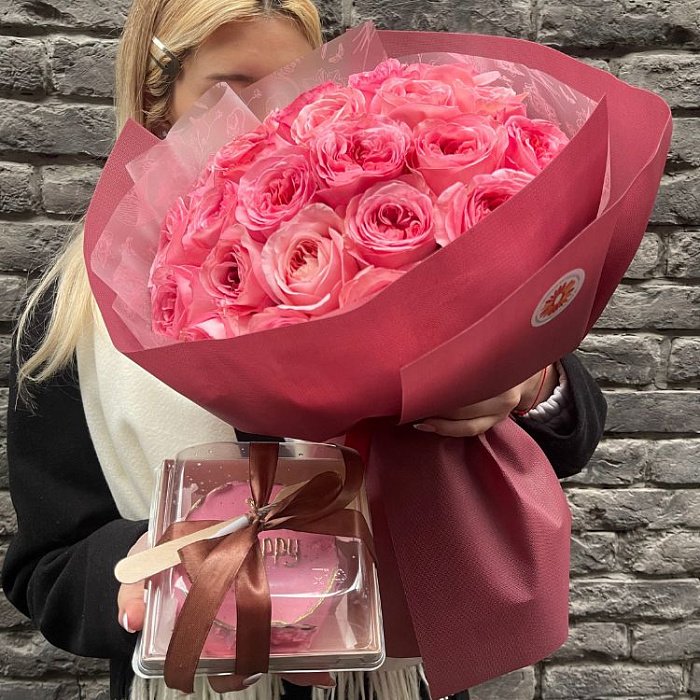 Bouquet of 25 peony roses + Bento cake