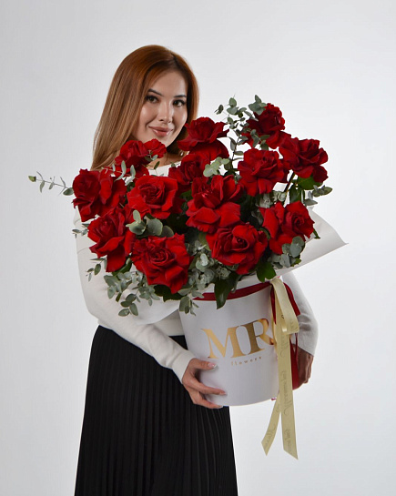 Bouquet of 13 roses in a hat box flowers delivered to Astana