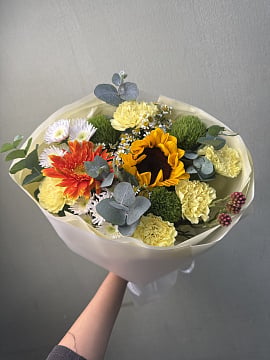 Желтый букет с подсолнухами и герберами