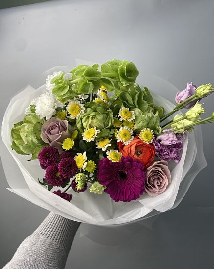 Яркий букет с розами, герберами и ранункулюсом с доставкой по Астане
