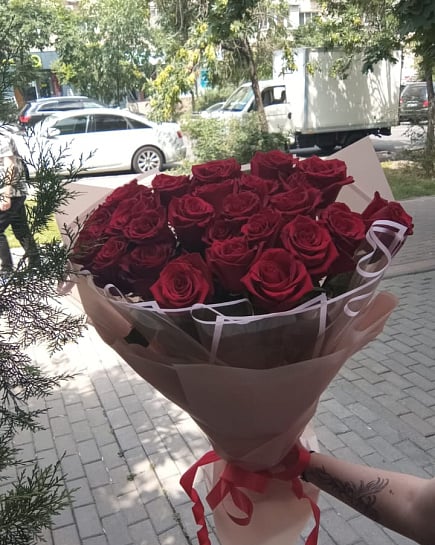 Классический букет из красных роз с доставкой по Алматы