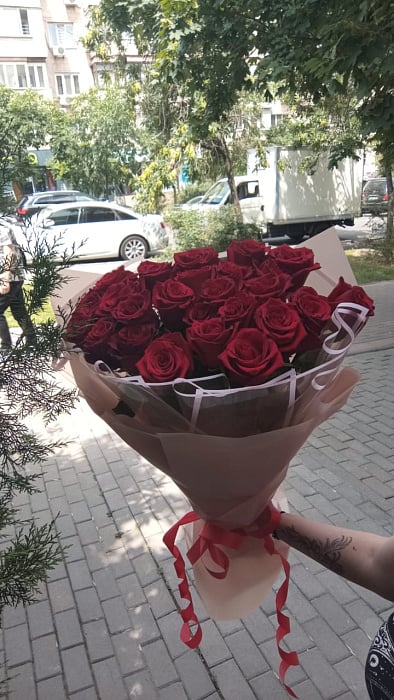 Классический букет из красных роз - купить в Алматы с доставкой
