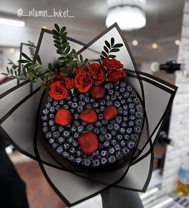 Bouquet of blueberries with flowers