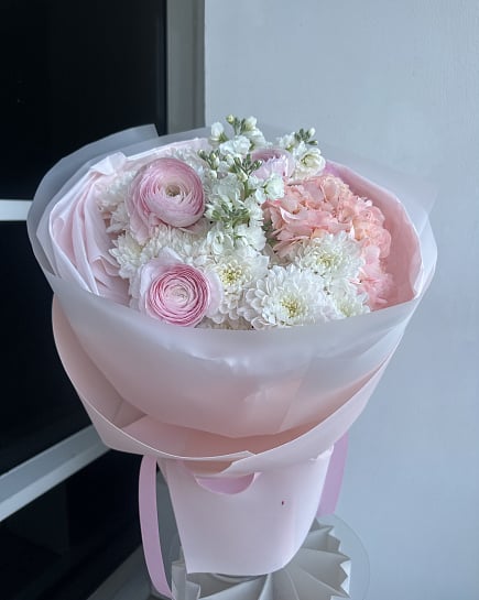 Зефирное облако из ранункулюсов и гортензий с доставкой по Астане