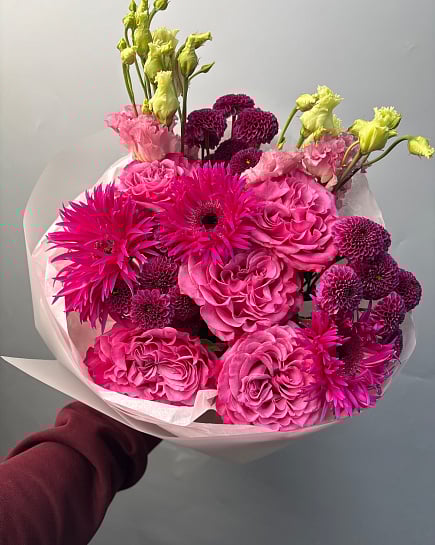 Яркий микс из пионовидных роз и гербер с доставкой по Астане