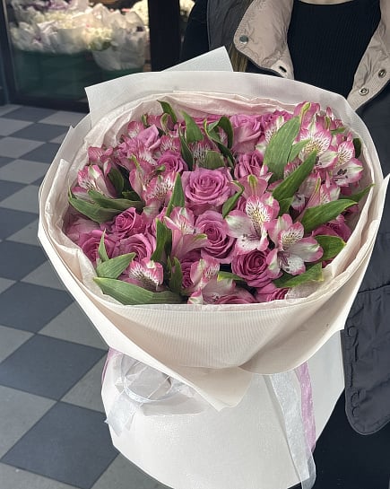 Розовое очарование с кустовыми розами с доставкой по Астане
