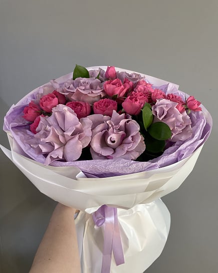 Фиолетовый букет роз и кустовых роз with delivery to Astana