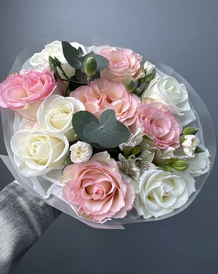 Романтическое сочетание роз и эустомы с доставкой по Астане