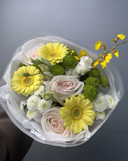 Солнечный микс с пионовидными розами и орхидеями с доставкой по Астане