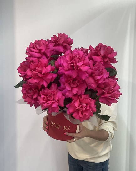 Яркий комплимент из пионовидных роз с доставкой по Астане
