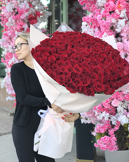 Bouquet of Tall red roses 201 pcs flowers delivered to Astana