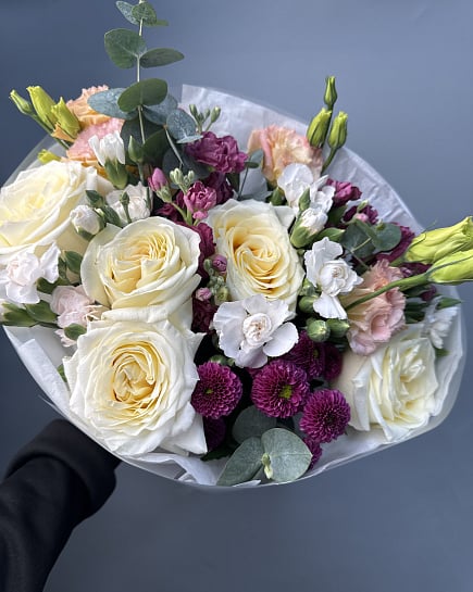 Элегантный микс с розами и эустомой с доставкой по Астане