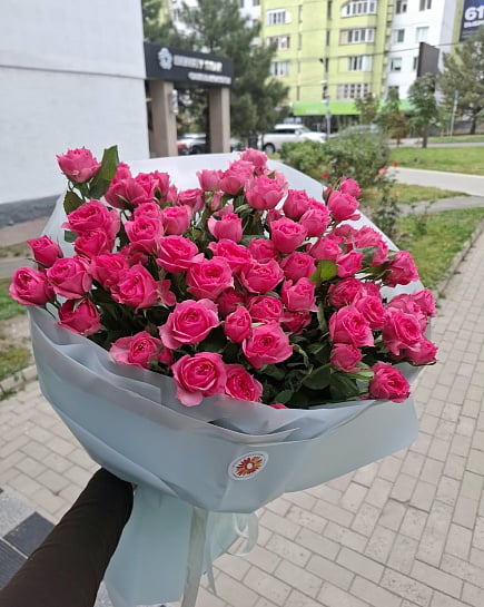 Большой букет розовых кустовых роз with delivery to Almaty