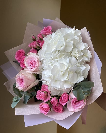 Романтичный дуэт гортензии и роз with delivery to Astana