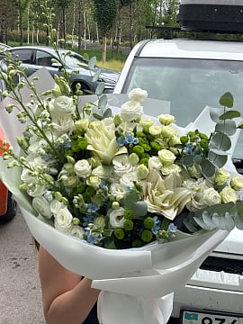 Белоснежная элегантность с лилиями и эустомой