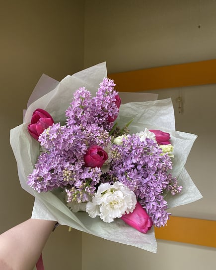 Весенний букет с сиренью и тюльпанами с доставкой по Астане