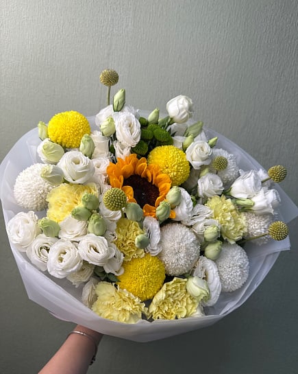 Солнечный микс с подсолнухом и хризантемами with delivery to Astana