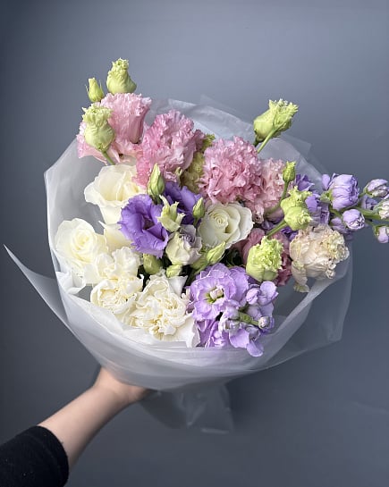 Нежный букет из эустомы, гвоздики и роз с доставкой по Астане