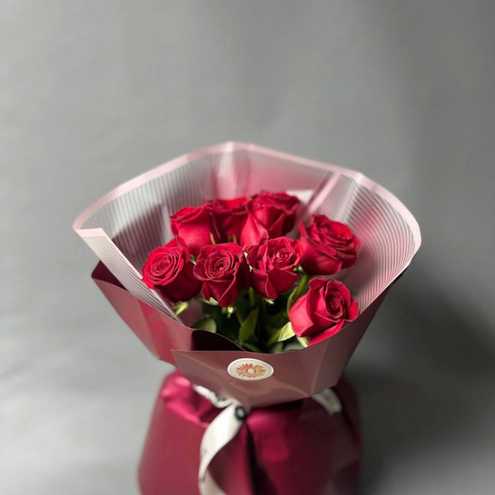 Букет из 9 красных Голландских роз 
