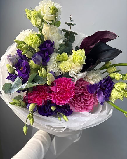 Контрастный микс с каллами и эустомой с доставкой по Астане