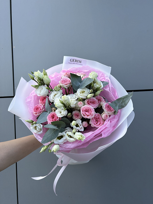 Bush roses and lysianthus (KL 7) Bush roses and lysianthus (KL 7)