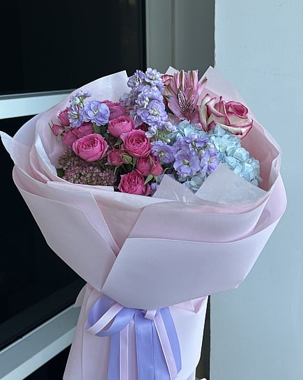 Розово-фиолетовый круглый букет из роз и гортензии with delivery to Astana