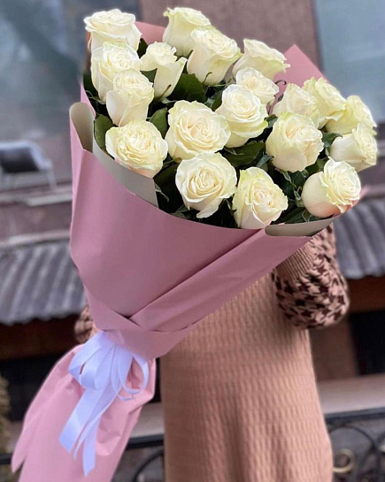 Букет белых высоких роз с доставкой по Алматы
