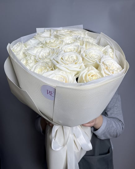 Букет из белых роз RF с доставкой по Астане