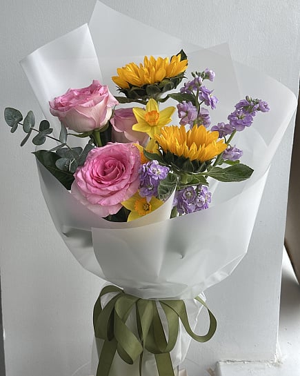 Солнечный микс с розами и подсолнухами с доставкой по Астане