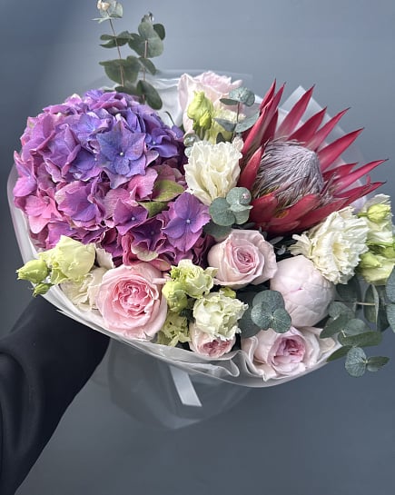 Экзотическая гармония с протеей и гортензией с доставкой по Астане