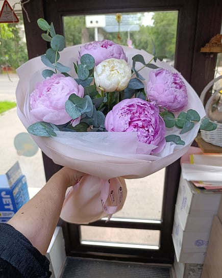 Пионовое облако с эвкалиптом с доставкой по Алматы