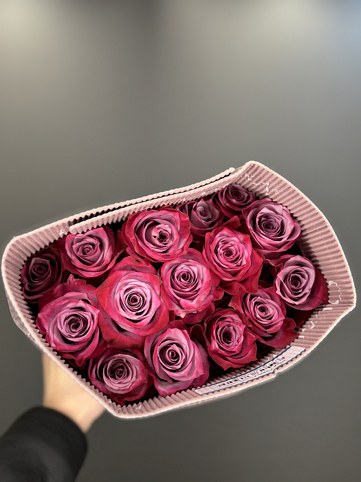 Roses in a pack of 25 pcs (to the florist's taste)