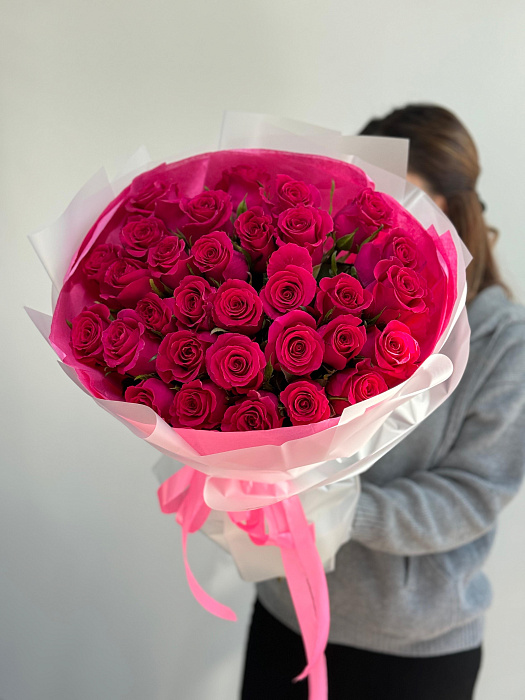 Bouquet of 35 bright pink roses