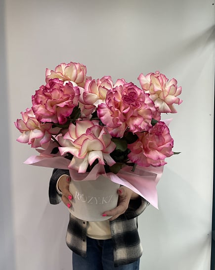 Романтичный дуэт пионовидных роз с доставкой по Астане