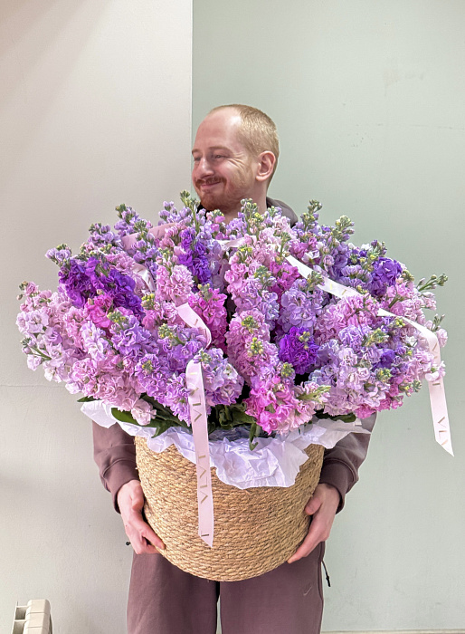 Кашпо с Маттиолой VLVT Flowers