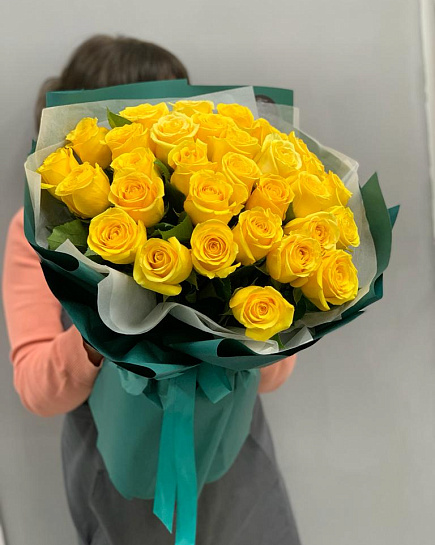 31 роза желтая 50 см в оформлении с доставкой по Алматы