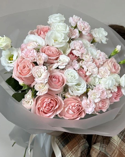 Bouquet Medina of roses and lisianthus with delivery to Almaty