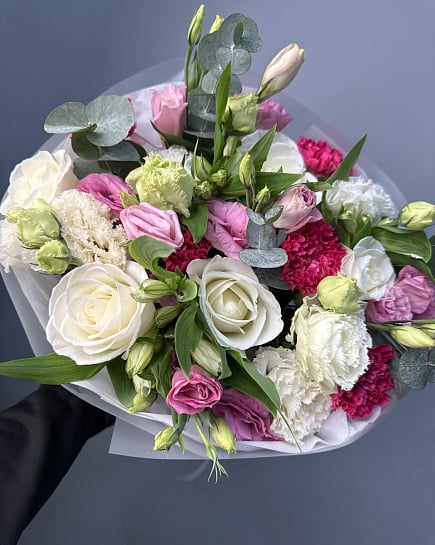 Романтичный микс из роз и эустомы с доставкой по Астане