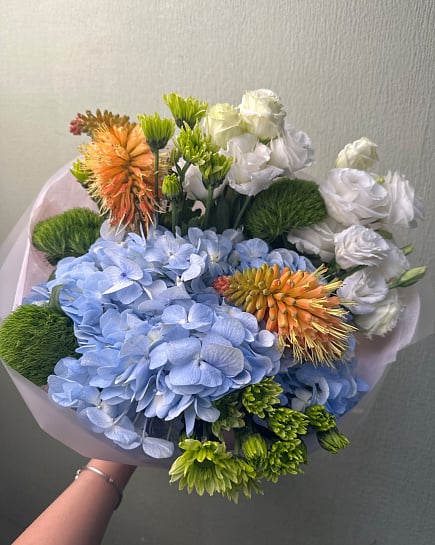 Букет: гортензия, эустома, хризантемы with delivery to Astana