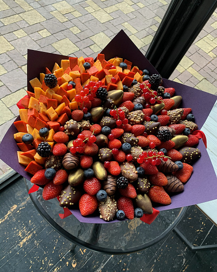 Strawberry in chocolate with cheese with delivery to Almaty
