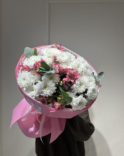 Букет из белых хризантем и розовой альстромерии с доставкой по Астане