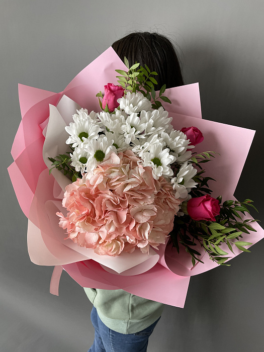 Bouquet with chrysanthemums and roses